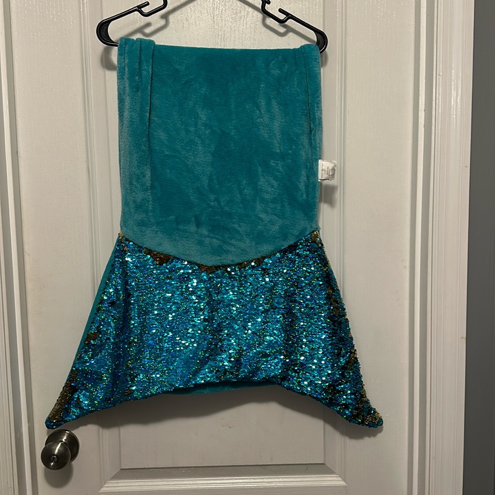 Turquoise Mermaid Fin Blanket with Sequins